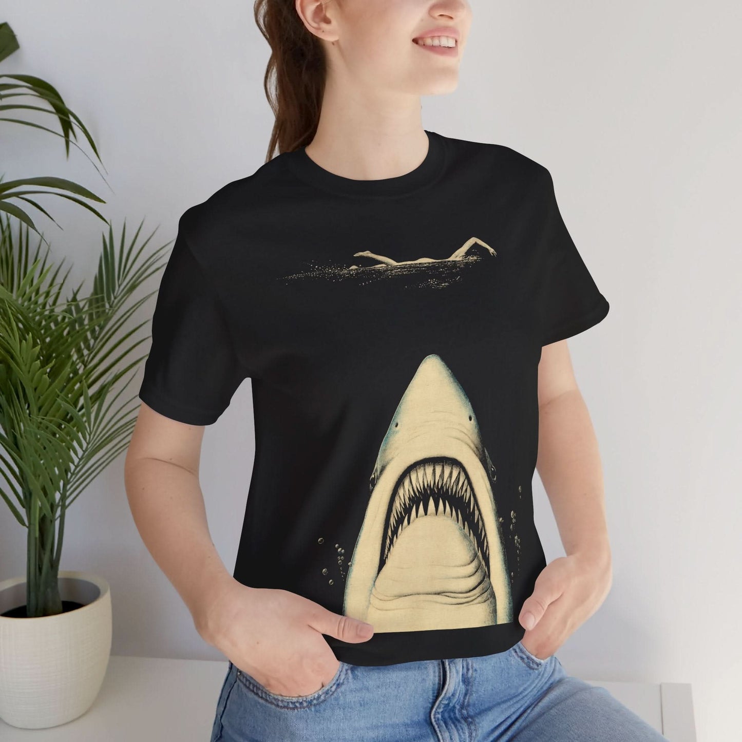 Jaws ( 1974 Book Cover Artwork by John Holmes/Jaws Shirt)